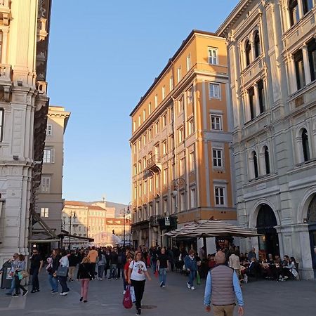 Casa Vacanze Trieste - Vista Piazza Unita Zewnętrze zdjęcie