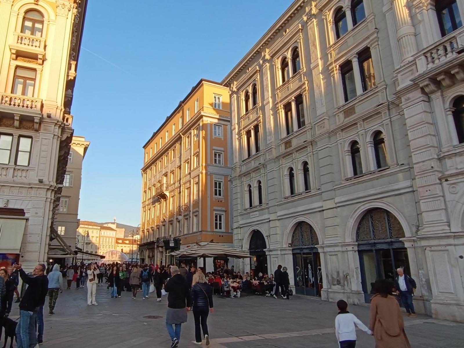 Casa Vacanze Trieste - Vista Piazza Unita Zewnętrze zdjęcie