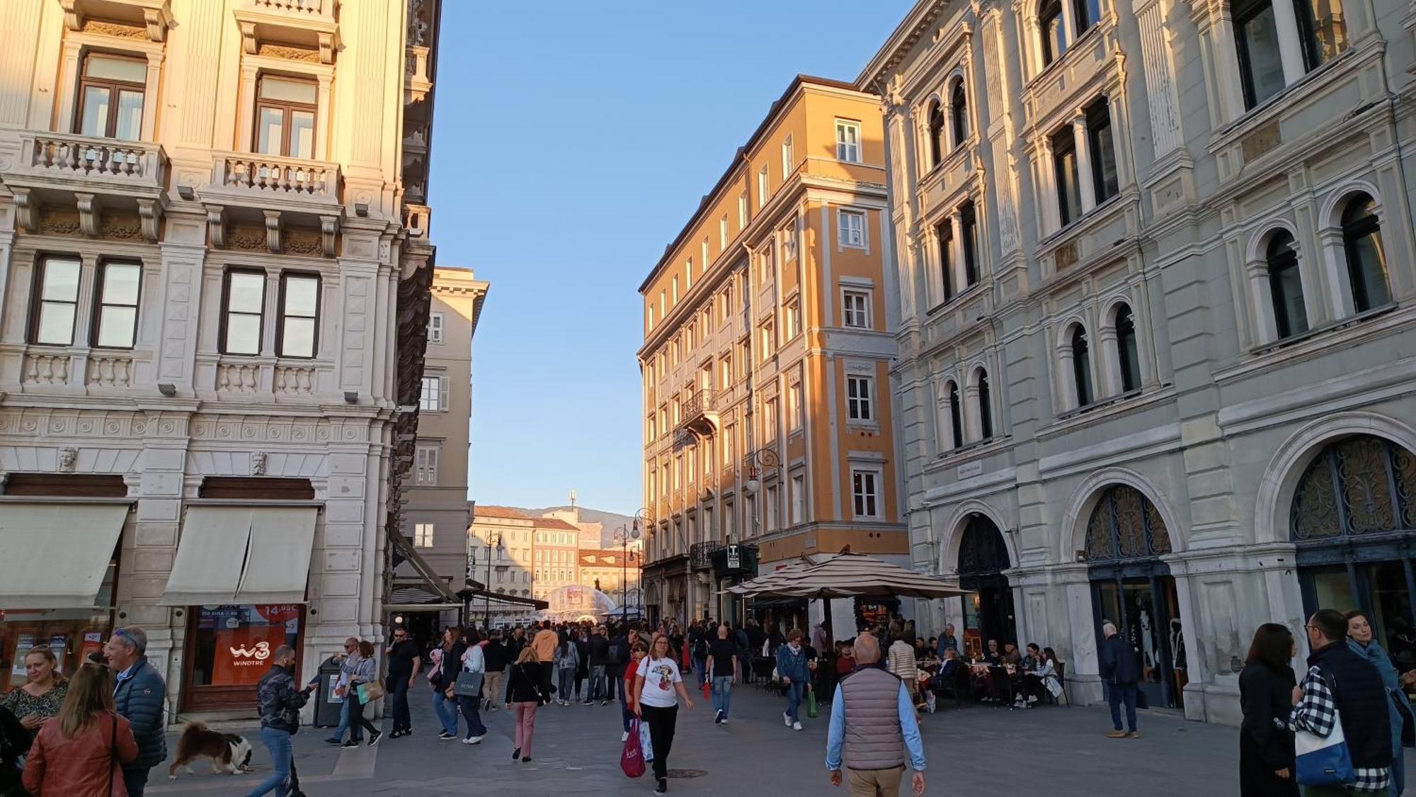 Casa Vacanze Trieste - Vista Piazza Unita Zewnętrze zdjęcie
